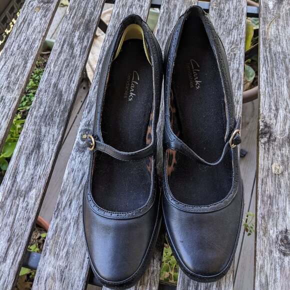 Clarks Linnae Walkblack classic retro heels - Picture 2 of 4